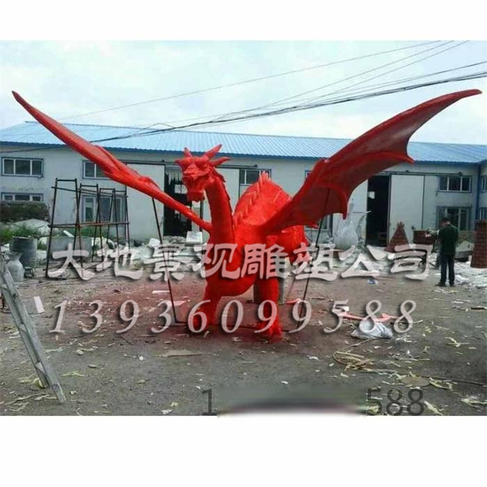 恐龍雕塑在噴漆